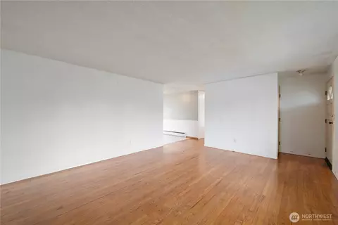 Living - 359 Douglas St, Longview, WA 98632 photo 2 of 8