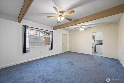 Living - 359 Douglas St, Longview, WA 98632 photo 6 of 8