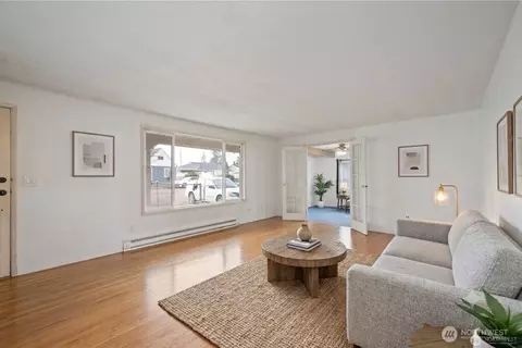 Living - 359 Douglas St, Longview, WA 98632 photo 5 of 8