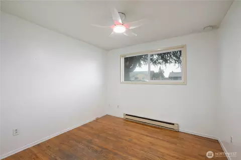 Bedroom - 359 Douglas St, Longview, WA 98632 photo 1 of 6