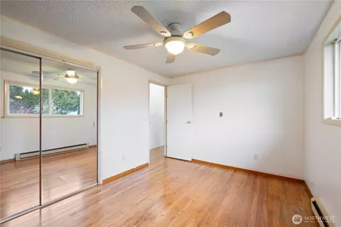 Bedroom - 359 Douglas St, Longview, WA 98632 photo 4 of 6