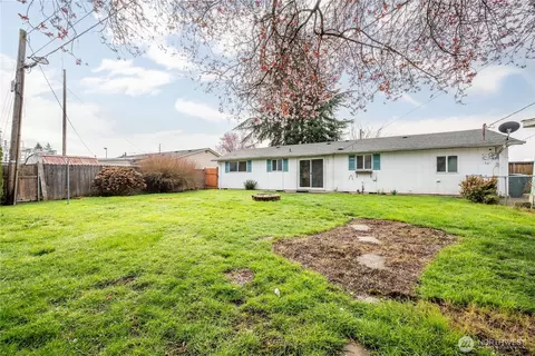 Exterior - 359 Douglas St, Longview, WA 98632 photo 3 of 8