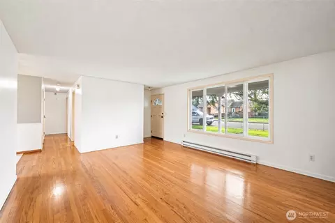 Living - 359 Douglas St, Longview, WA 98632 photo 3 of 8
