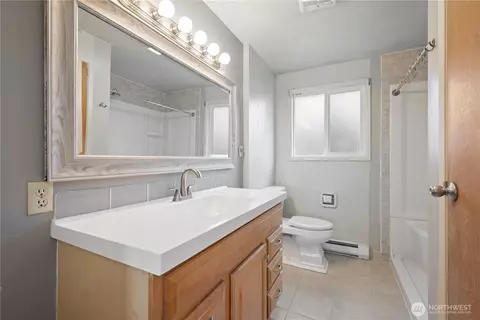 Bath - 359 Douglas St, Longview, WA 98632 photo 1 of 1