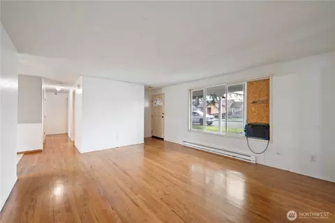 Living - 359 Douglas St, Longview, WA 98632 photo 3 of 8