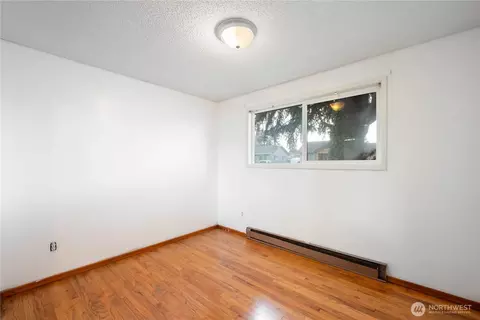 Bedroom - 359 Douglas St, Longview, WA 98632 photo 5 of 6