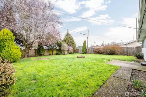 Exterior - 359 Douglas St, Longview, WA 98632 photo 4 of 8