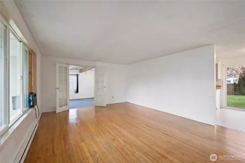 Living - 359 Douglas St, Longview, WA 98632 photo 1 of 8