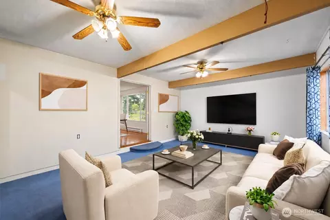Living - 359 Douglas St, Longview, WA 98632 photo 8 of 8