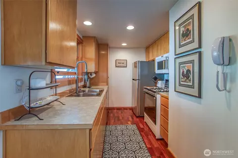 Kitchen - 285 Raptor Rd, Eastsound, WA 98245 photo 2 of 2