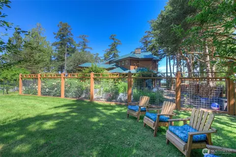 Exterior - 285 Raptor Rd, Eastsound, WA 98245 photo 7 of 11