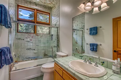Bath - 285 Raptor Rd, Eastsound, WA 98245 photo 2 of 2