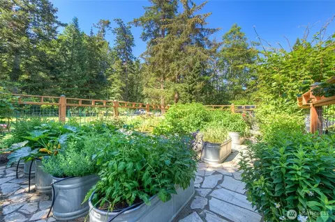 Exterior - 285 Raptor Rd, Eastsound, WA 98245 photo 6 of 11