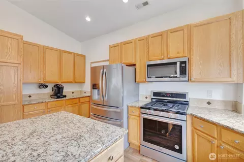 Kitchen - 15104 148th St E, Orting, WA 98360 photo 3 of 5