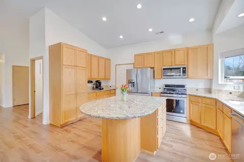 Kitchen - 15104 148th St E, Orting, WA 98360 photo 2 of 5