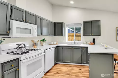 Kitchen - 12109 26th Ave W, Everett, WA 98204 photo 2 of 3