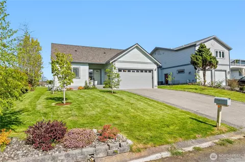 7954 W Golf Course Dr, Blaine, WA 98230