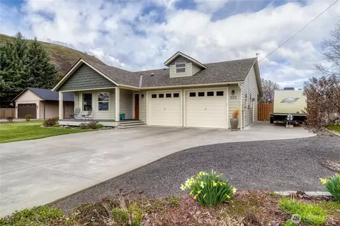 305 E Jackson St, Dayton, WA 99328