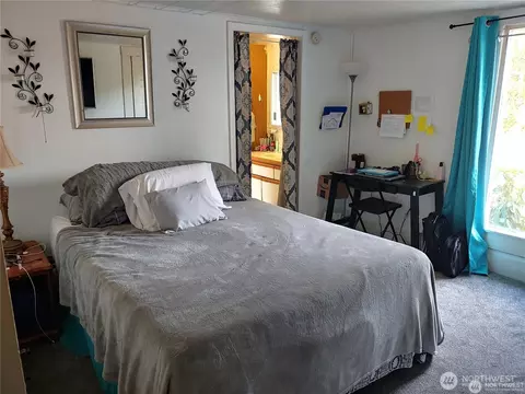 Bedroom - 664 Rhoades Rd, Winlock, WA 98596 photo 2 of 4
