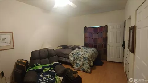 Bedroom - 664 Rhoades Rd, Winlock, WA 98596 photo 3 of 4