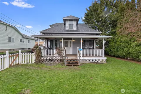 1011 E Fairhaven Ave, Burlington, WA 98233