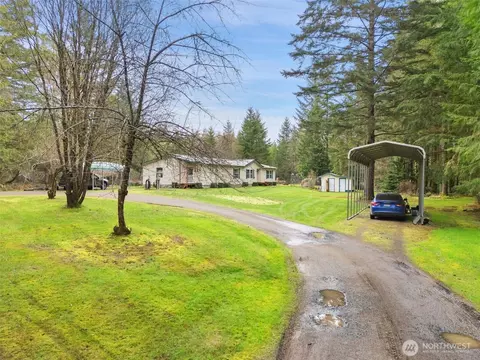 320 E Rivendell Rd, Grapeview, WA 98546