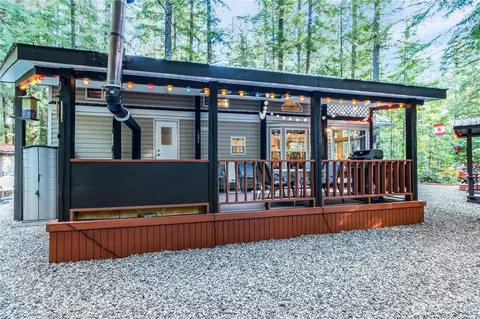112 2 Pioneer Cir, Deming, WA 98244