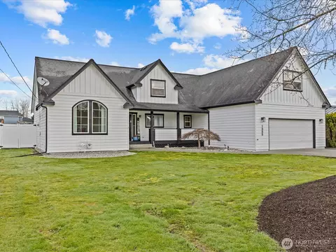1355 Mchugh Ave, Enumclaw, WA 98022