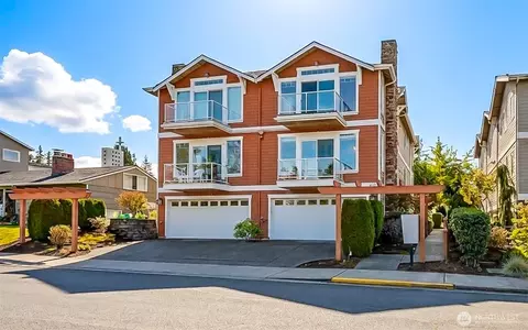 626 Glen St #201, Edmonds, WA 98020