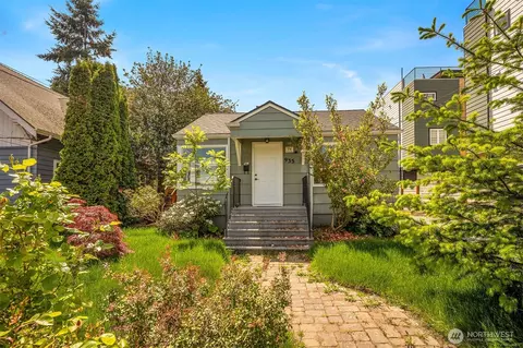 935 N 92nd St, Seattle, WA 98103