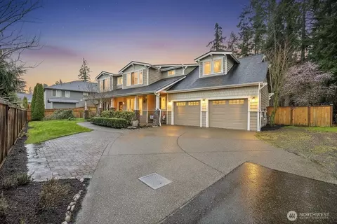 2712 Sunset Ct, Steilacoom, WA 98388