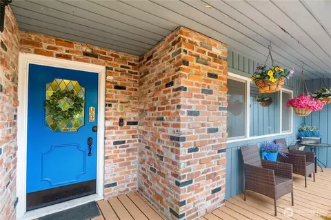 279 Holly Ln, Cosmopolis, WA 98537
