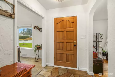 Entry Way - 627 Madison St, Everett, WA 98203 photo 1 of 2