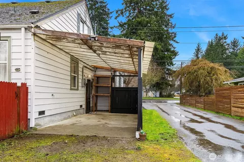 Exterior - 627 Madison St, Everett, WA 98203 photo 5 of 7