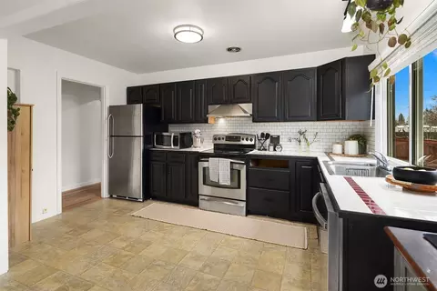 Kitchen - 627 Madison St, Everett, WA 98203 photo 2 of 2