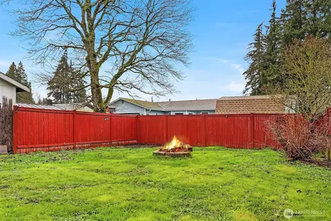 Exterior - 627 Madison St, Everett, WA 98203 photo 4 of 7