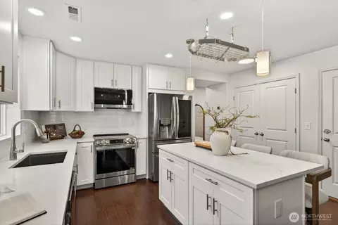 Kitchen - 13912 31st Dr SE, Mill Creek, WA 98012 photo 4 of 6