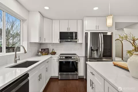 Kitchen - 13912 31st Dr SE, Mill Creek, WA 98012 photo 5 of 6