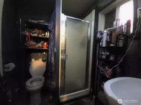 Bath - 3615 Friday Ave, Everett, WA 98201 photo 2 of 2