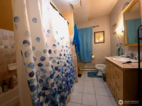Bath - 3615 Friday Ave, Everett, WA 98201 photo 1 of 2
