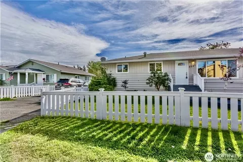 2241 S 252nd St, Des Moines, WA 98198