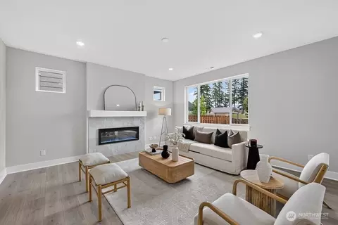 Living - 760 Weaver Dr E, Enumclaw, WA 98022 photo 1 of 3