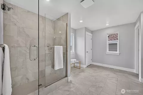 Bath - 760 Weaver Dr E, Enumclaw, WA 98022 photo 3 of 4