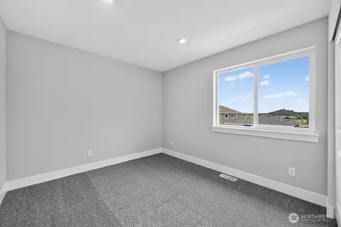 Bedroom - 760 Weaver Dr E, Enumclaw, WA 98022 photo 3 of 4