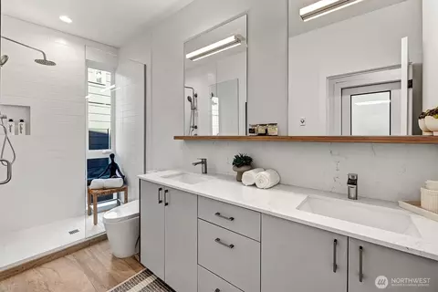 Bath - 1233 E Roy St, Seattle, WA 98102 photo 2 of 3