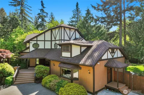 5204 178th Ave E, Lake Tapps, WA 98391