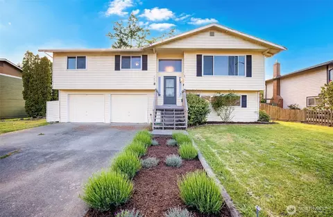 587 NW Fairhaven Dr, Oak Harbor, WA 98277