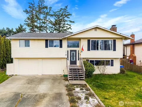 587 NW Fairhaven Dr, Oak Harbor, WA 98277