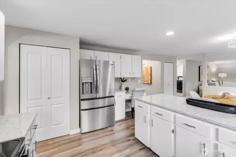 Kitchen - 22621 8th Dr SE, Bothell, WA 98021 photo 5 of 6
