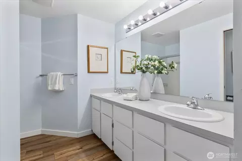 Bath - 22621 8th Dr SE, Bothell, WA 98021 photo 2 of 3